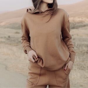 Ellandemm cozy tan hoodie & sweatpants set XS/S